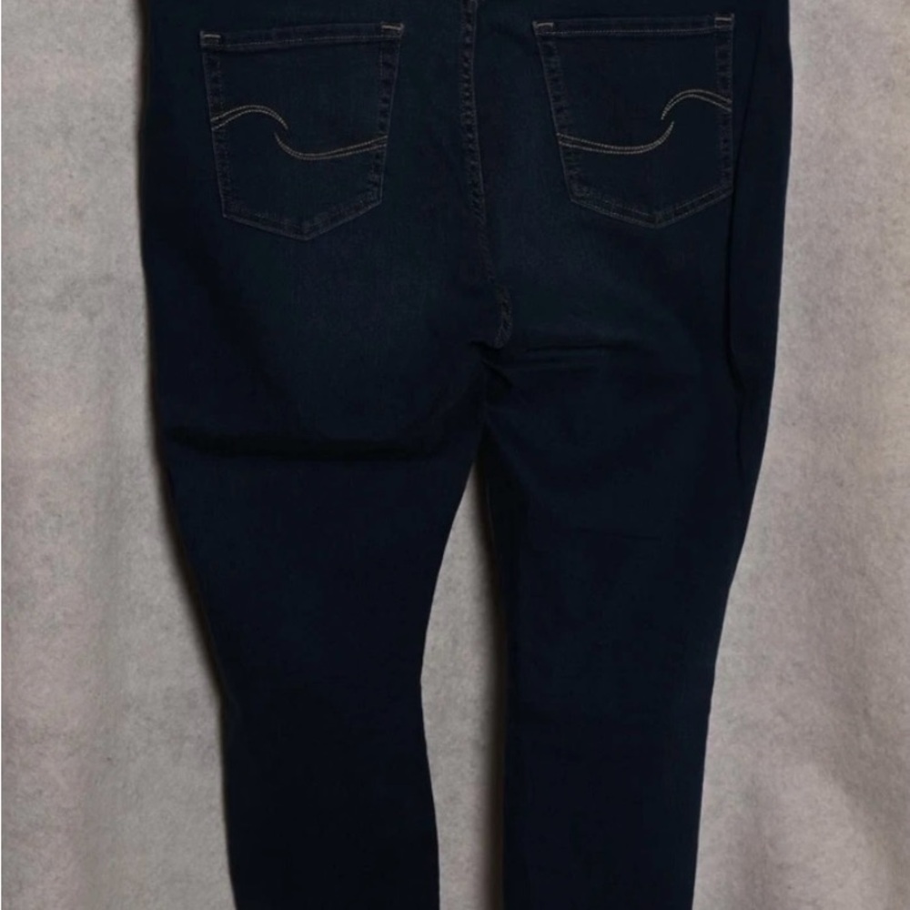 Signature by Levi Strauss Women's Shaping Skinny Jeans NWOT size 20